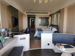 -皇马海口湾海景酒店(万绿园秀英港店)