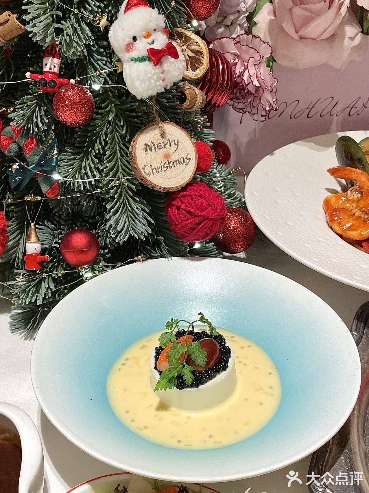 这家西餐厅的圣诞氛围浓度达到了1000%