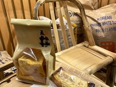 招牌苹果派-天井·丑面包搭咖啡