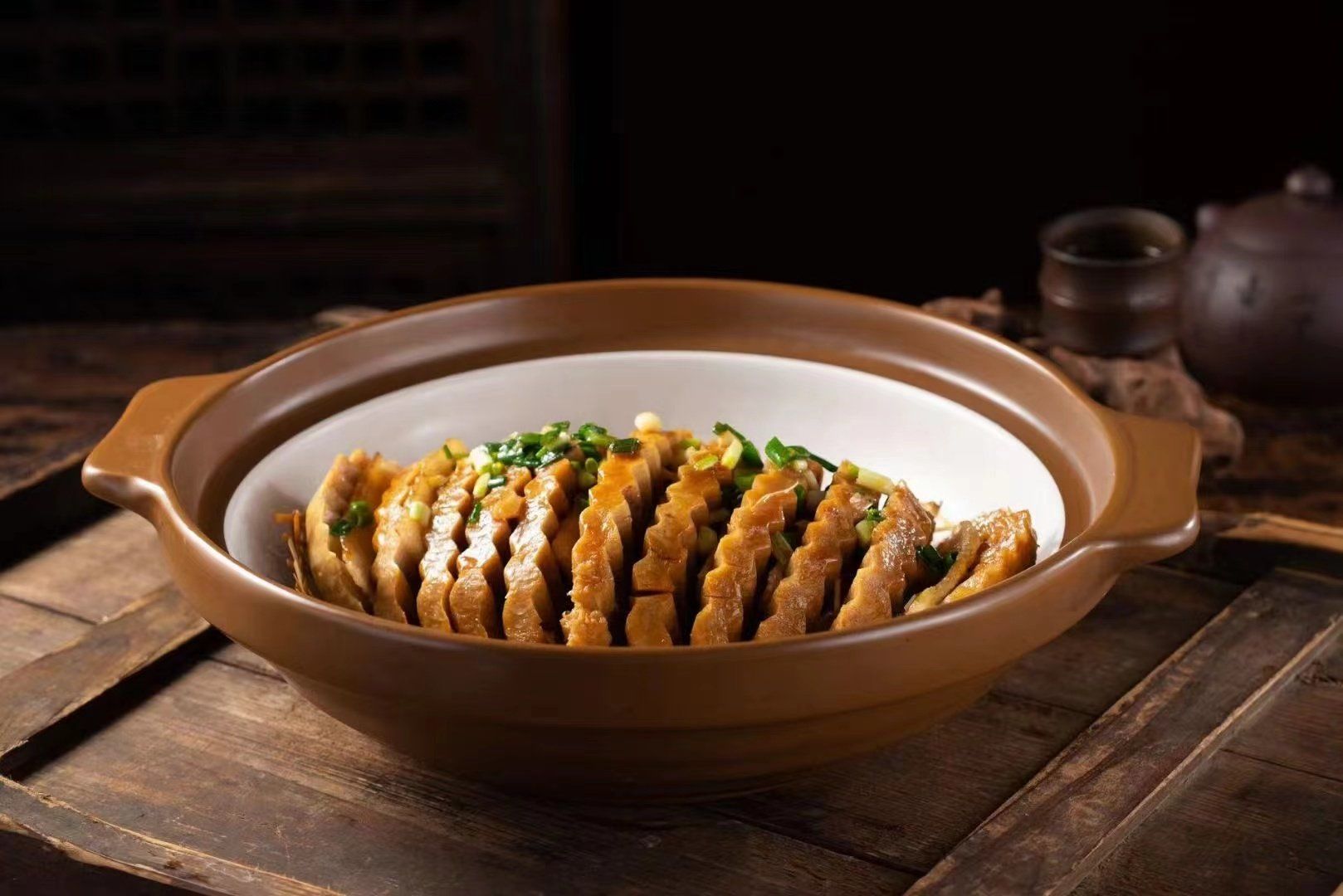 梁家大院香芋扣肉煲