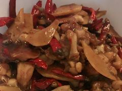 姜辣牛蛙烧凤爪-鑫小城故事·砂锅·排骨藕汤(兴业路店)