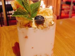 烤菠萝谷物椰酸奶-The Rug(三里屯店)