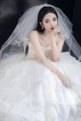 -艾米丽婚纱礼服