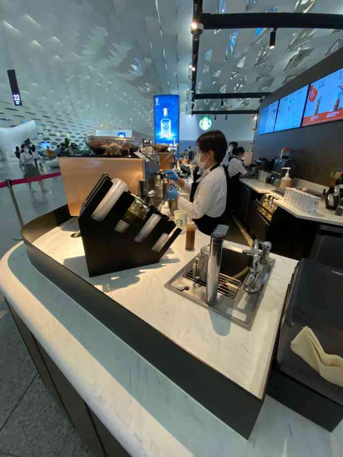 星巴克臻选(深圳机场t3国内出发店)-"星爸爸在机场饿了喝什么 吃什么