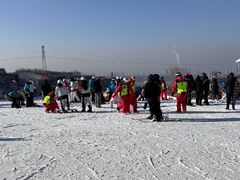 -采薇庄园四季滑雪场