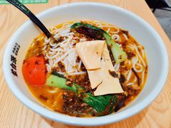 -蒙自源米线大王(花园城商场店)