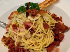 -Chom Cafe and Restaurant