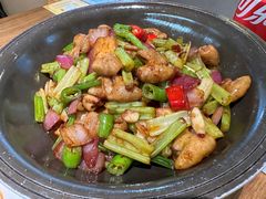 尖椒溜肥肠-上关雪東北菜(中房金谊店)