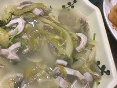 酸菜猪肚鸡-正宗鸡饭粤香酒家(朱村店)