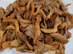 炒鸡菇菌-闻道食府烙饼卷带鱼(原车耳营店原大觉寺店)