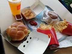 -麦当劳(展览路店)