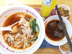 -呷佬·长沙手工米粉(金沙江路店)