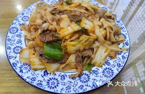 Sour and Spicy Cabbage Knife-Sliced Noodles