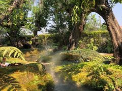 -Chom Cafe and Restaurant