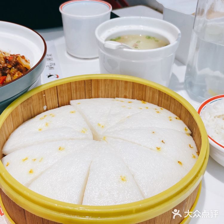 他家的食材非常新鲜 听说这里的厨师都是在十年之上