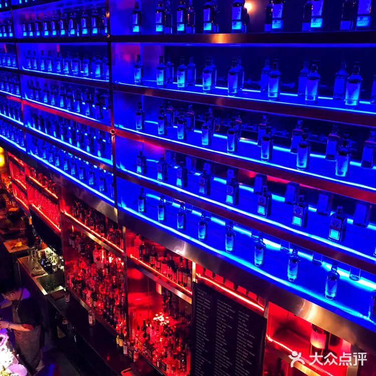 高颜值的一家酒吧哦