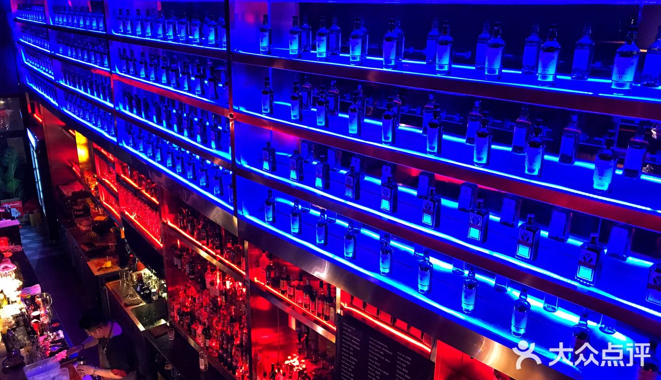 高颜值的一家酒吧哦