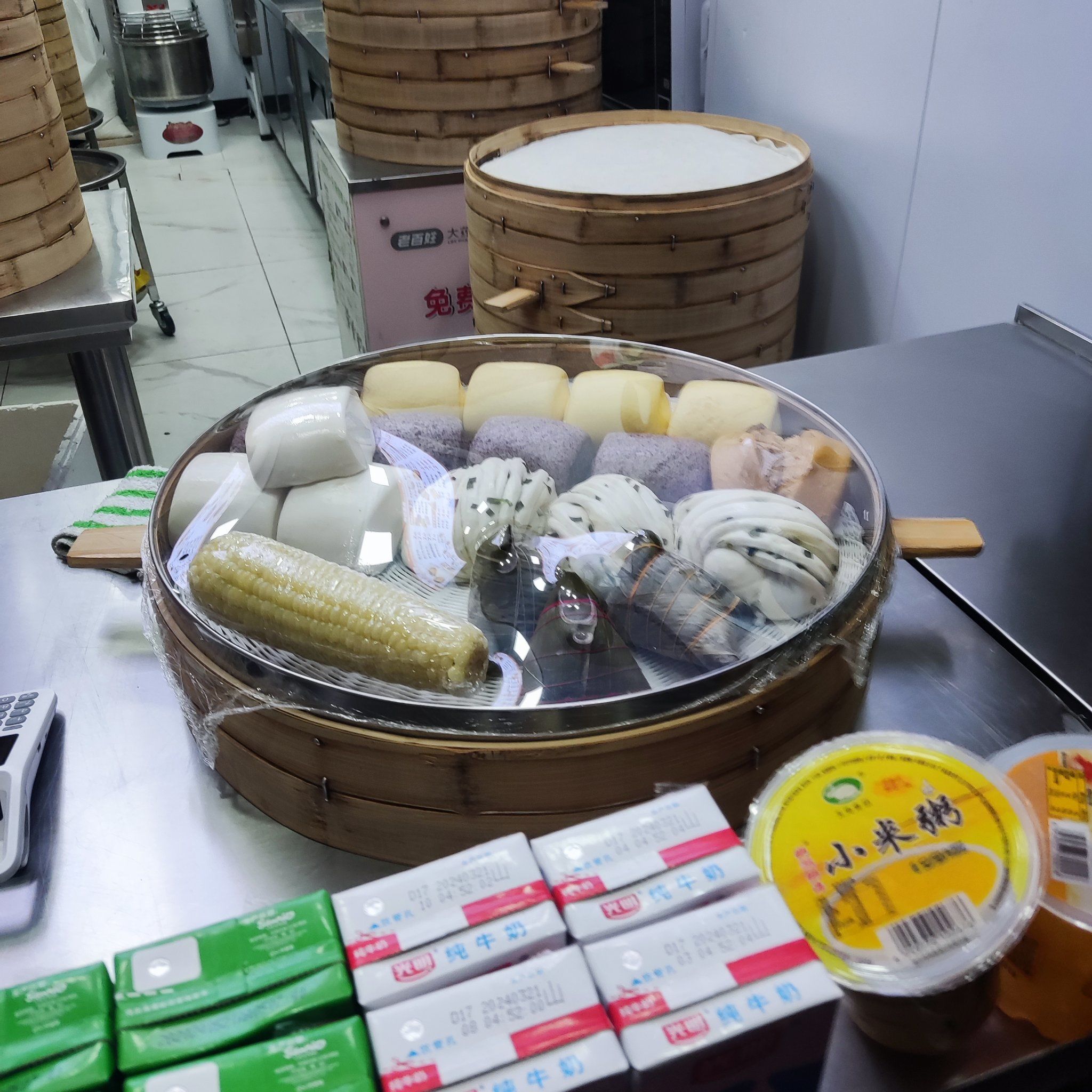 前几天看到换了人家,品牌名为"独秀馒头"