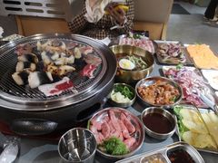 -围炉肉舍•炭烤活鳗•丹东海鲜烤肉(步行街店)