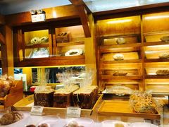 面包甜点陈列柜-丽都DELICATESSEN熟食店