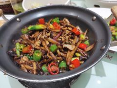 干锅茶树菇-江南韵·无锡太湖文化体验餐厅(凤凰天街店)