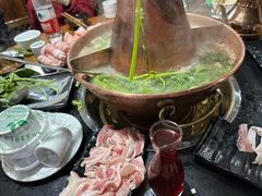 -果松木炭酸菜铜火锅·外婆参鸡汤