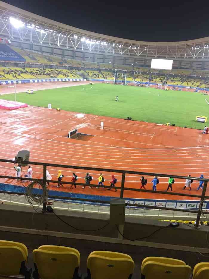 五环体育中心-"中超现在都在这边打比赛了轻轨一号线坐到.