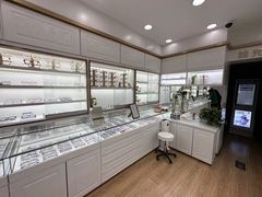 -翰佐蔡司小乐圆·依视路星趣控·暴龙眼镜折扣店
