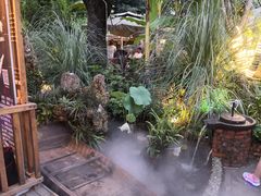 -茅草房·河畔园林火锅