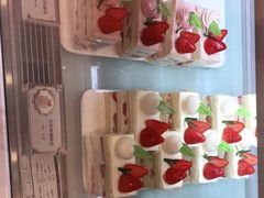 -花花卷卷·鲜食蛋糕(静安久光百货店)