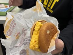 -麦当劳(上海虹桥站30B检票口楼上)