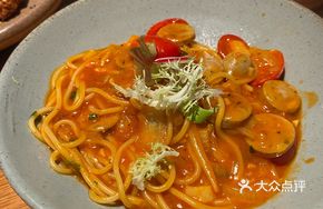 Tomato Cream Pan-Fried Sausage Spaghetti