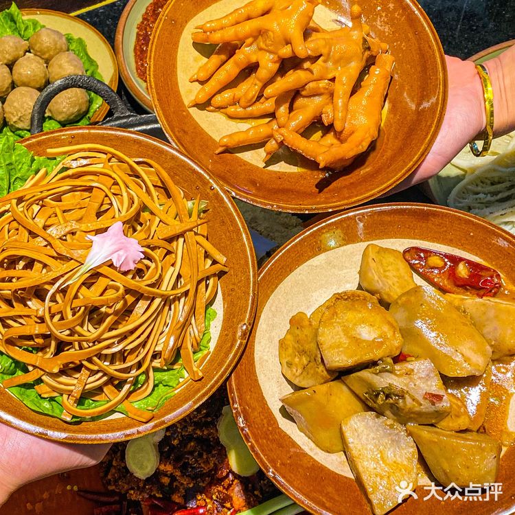 穿城三十公里也要来吃的老火锅！五彩冰粉绝绝子！