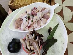 -洪氏嗨捞·广东猪肚鸡·椰子鸡火锅(西咸万象城店)