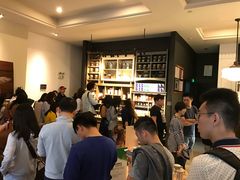 等位区-星巴克臻选(广州沙面店)