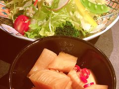 -铭牛烧肉·和牛海鲜自助(高新月牙湖店)