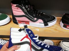 -ABC MART(心斎橋店)