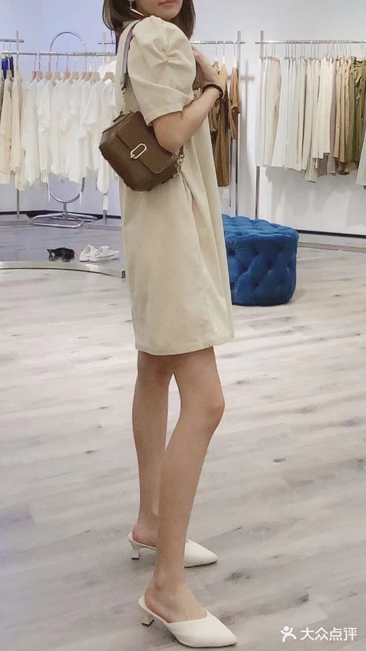 朋友说现在就流行这种楼中店，实惠又好看！