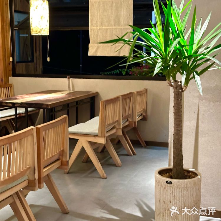 在花园里吃正宗地道的云南菜💐