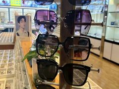 -MiRi眼镜连锁·蔡司·尼康控优点合作店(莘庄店)