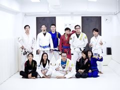 -菠萝格斗巴西柔术训练馆