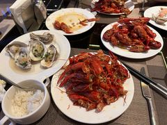 -大中华希尔顿酒店-念自助餐·嗨啤·小龙虾