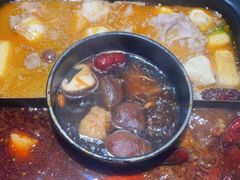 -老牌坊云南鱼豆花火锅(哈西万达店)