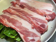 厚切黑猪五花-围炉肉舍丹东海鲜烤肉·烤活鳗(步行街店)