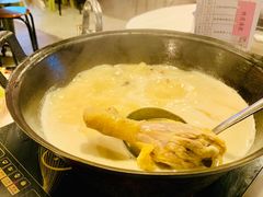 -鲜入围煮花胶鸡海鲜火锅