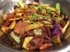 -愉肴麻辣香锅(中山路店)