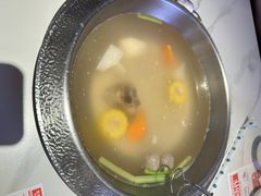 招牌牛骨清汤底-左庭右院鲜牛肉火锅(环球港店)