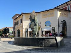 -塞拉瓦莱名品奥特莱斯