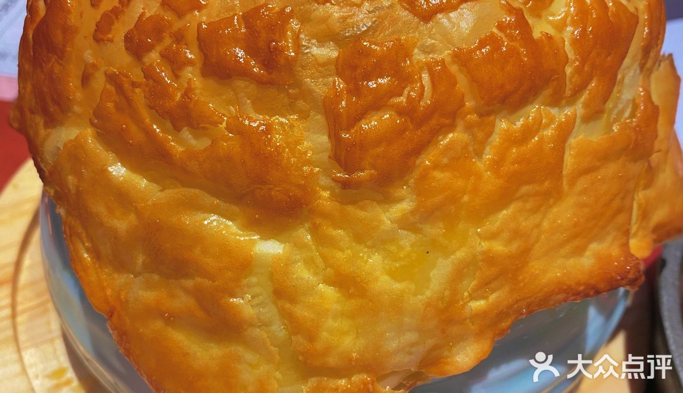 不算特别的创意 但是表层的起酥面包还是很喜欢的