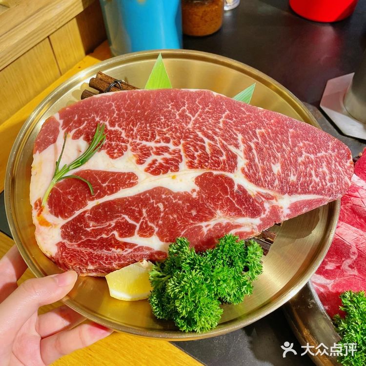 这个烤肉双人餐量好大我们仨人都没吃完……